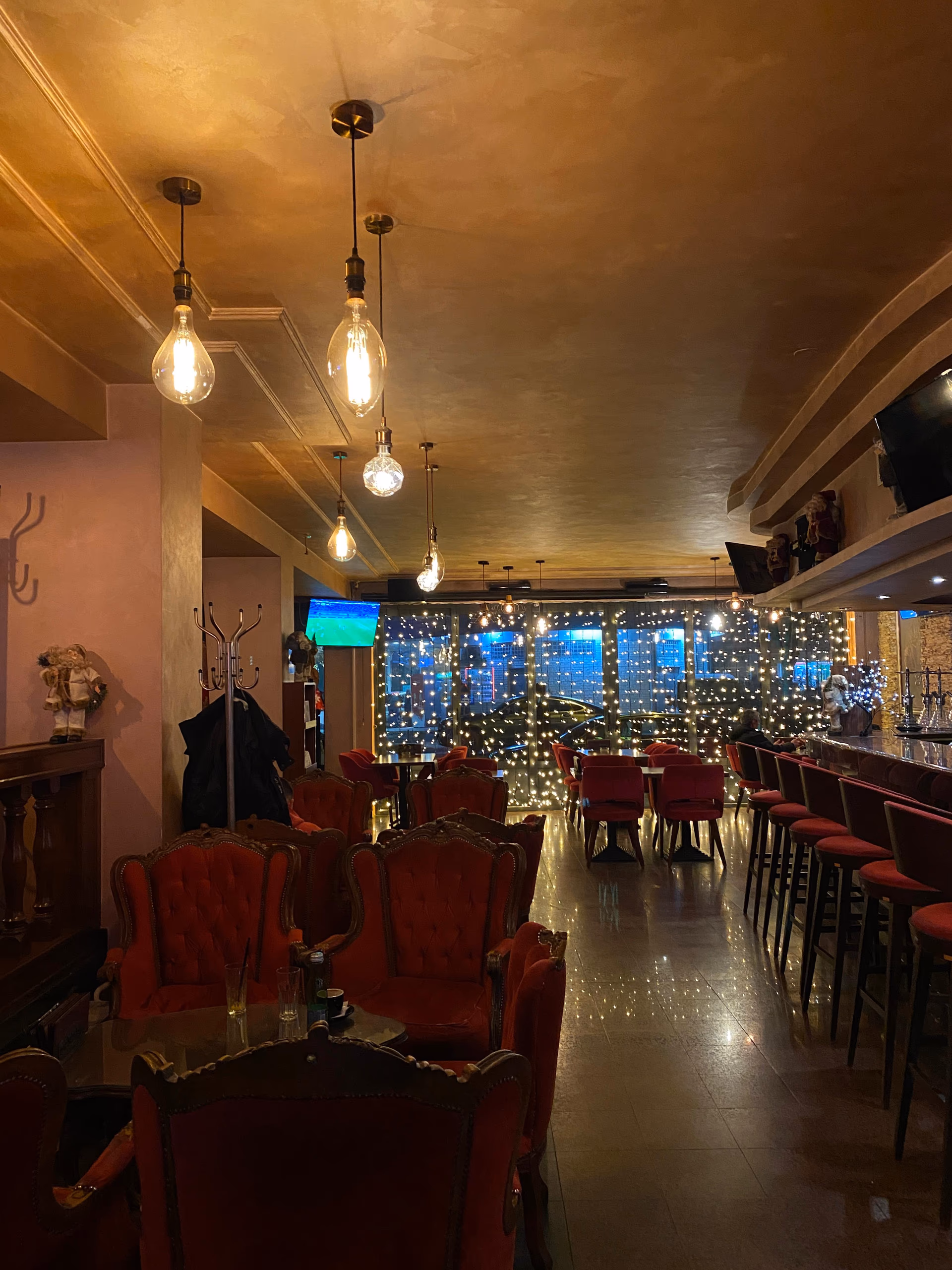 Enterijer restorana Michelangelo sa Edison sijalicama